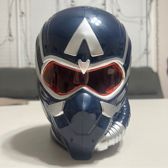 Captain America Brave New World Helmet Popcorn Bucket - Picture 8 of 8